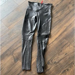 Spanx faux leather black moto leggings sz Large